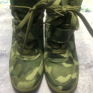 Army wedges